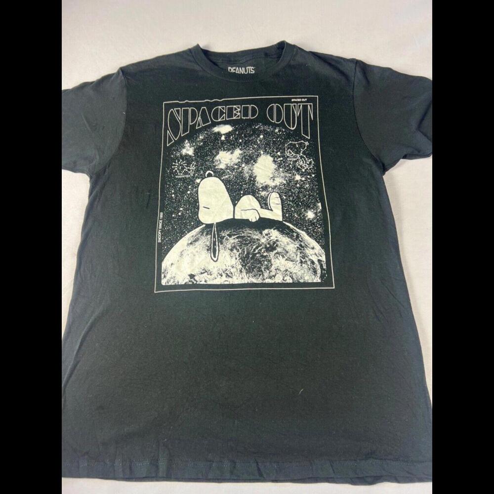 Peanuts Snoopy Spaced Out T- Shirt  Size Medium